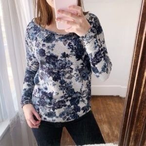 Mason + Mackenzie gray blue floral flower sweater long sleeve M